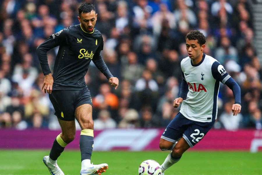 Everton and Crystal Palace hold shock talks over McNeil and Johnson swap deal Everton and Crystal Palace hold shock talks over McNeil and Johnson swap deal