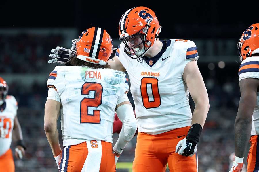 Maximilian Mang (rechts) bei einem Syracuse-Spiel im Dezember.