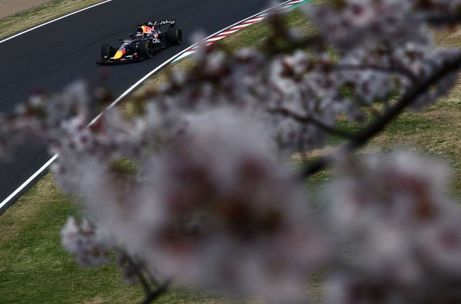 Verstappen si to ani v Japonsku moc neužil.