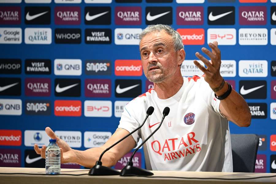 Luis Enrique, antrenorul lui PSG Luis Enrique, antrenorul lui PSG