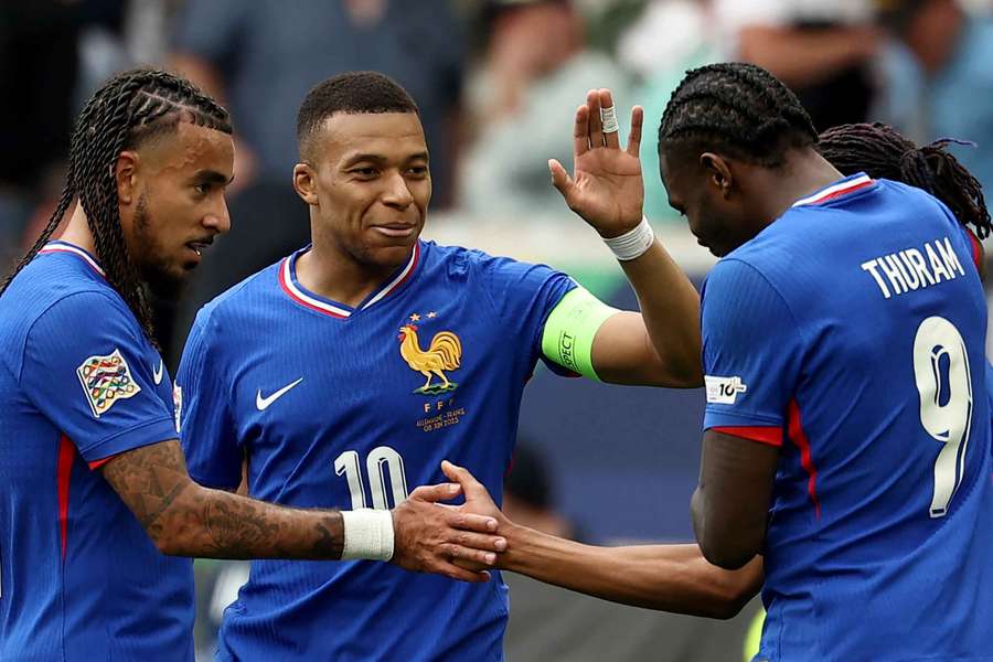 Les Bleus après le second but face à l'Allemagne.