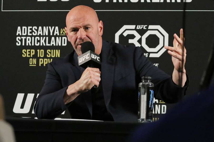 UFC-directeur Dana White bij een persconferentie