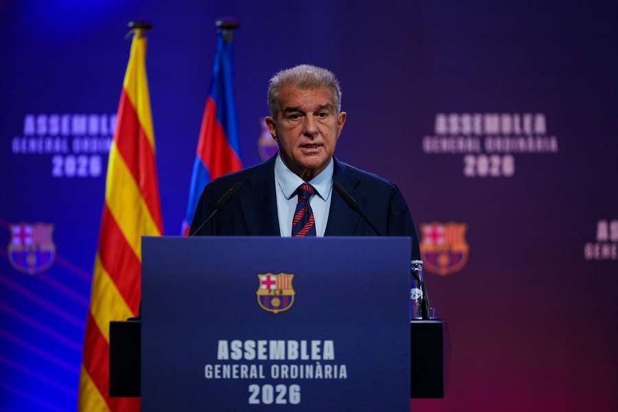 Joan Laporta, durante su discurso ante los socios compromisarios del Barça