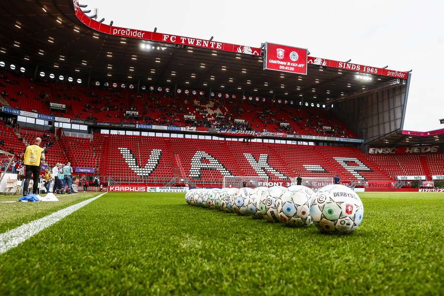 Zondag wordt er voorafgaand aan het duel FC Twente - Go Ahead Eagles in Enschede stilgestaan bij het overlijden van Sørensen