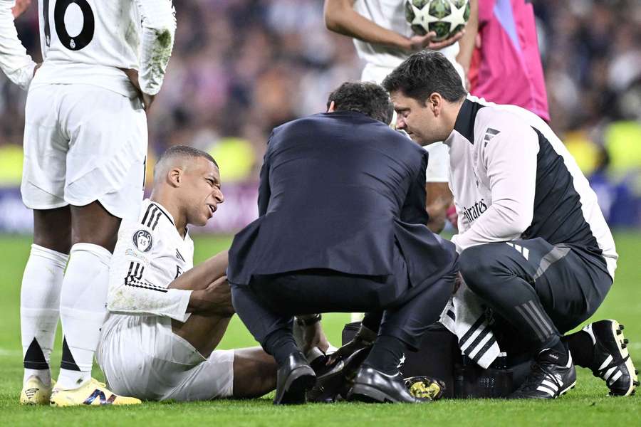 Kylian Mbappe gets injured during the UEFA Champions League quarter-final second-leg match between Real Madrid and Arsenal 