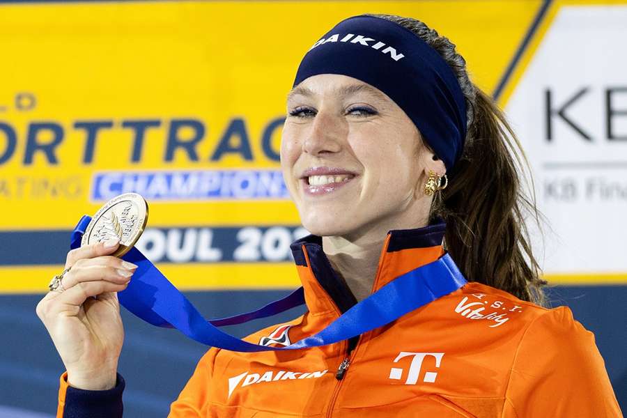 Suzanne Schulting met gouden medaille op de 1.500 meter tijdens het WK Shorttrack in Zuid-Korea