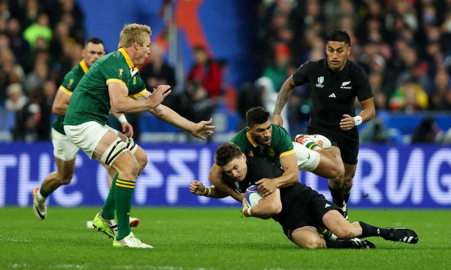 Damian de Allende of South Africa tackles Beauden Barrett of New Zealand in the final