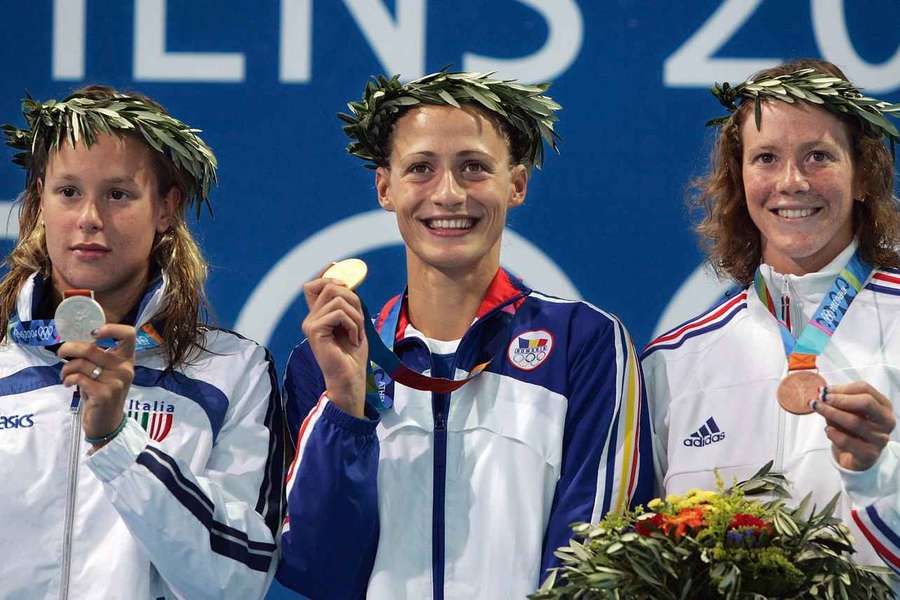 Proba de 200m liber la Jocurile Olimpice 2004. Camelia Potec se află în mijloc, cucerind aurul