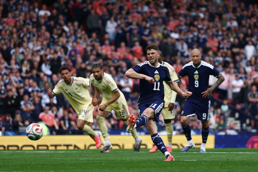 Ryan Christie fechou o marcador de penálti