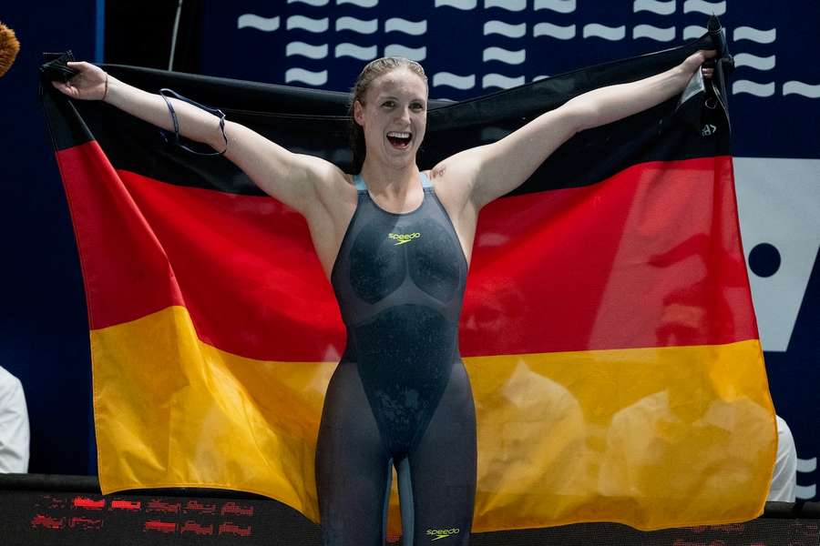 Isabel Gose feiert ihre Goldmedaille bei der Kurzbahn-EM in Lublin. Isabel Gose feiert ihre Goldmedaille bei der Kurzbahn-EM in Lublin.