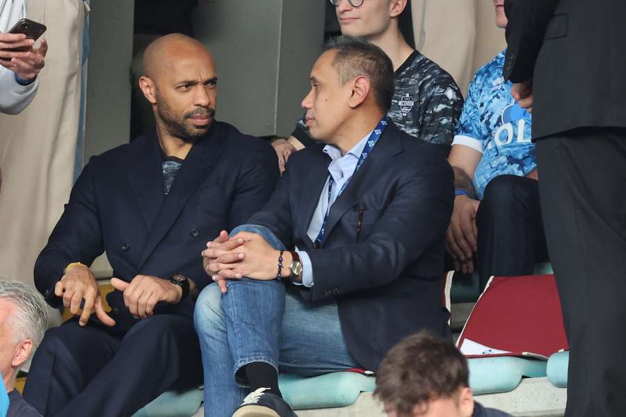 Thierry Henry na trybunach podczas meczu Como