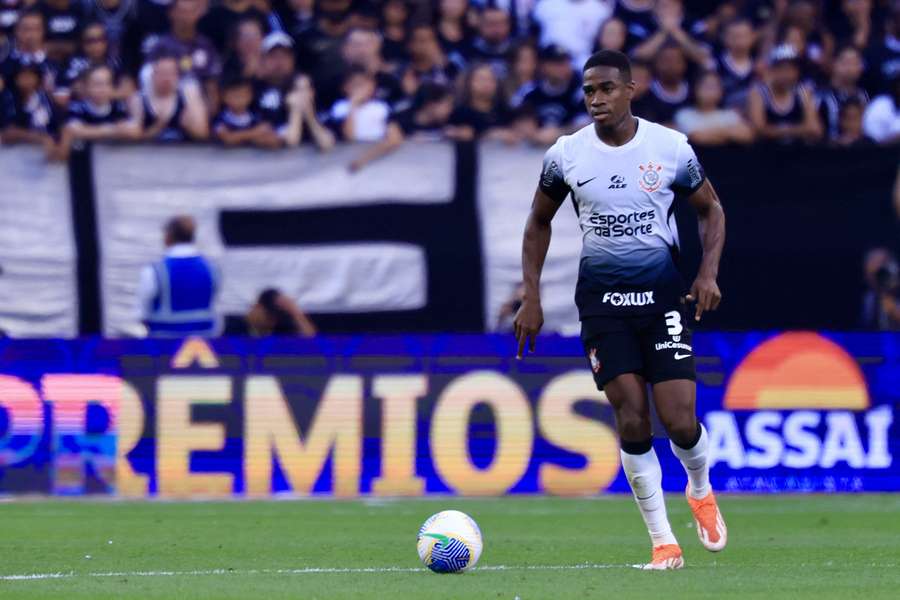 Félix Torres foi adquirido pelo Corinthians junto ao Santos Laguna, do México Félix Torres foi adquirido pelo Corinthians junto ao Santos Laguna, do México