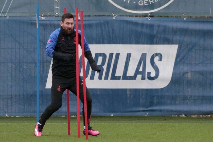 Messi set for first PSG match since World Cup as contract talks continue