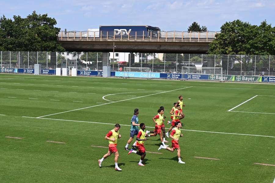 Leverkusen-Spieler beim Trainingsauftakt am Dienstag Leverkusen-Spieler beim Trainingsauftakt am Dienstag