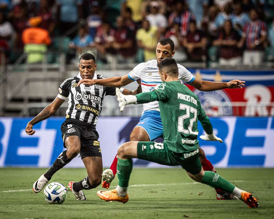 Santos perdeu boas chances no começo do jogo