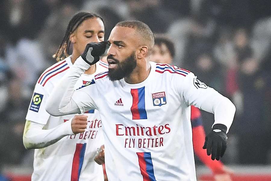 Lyon dokázal díky dvěma gólům v poslední desetiminutovce vyrovnat na 3:3.