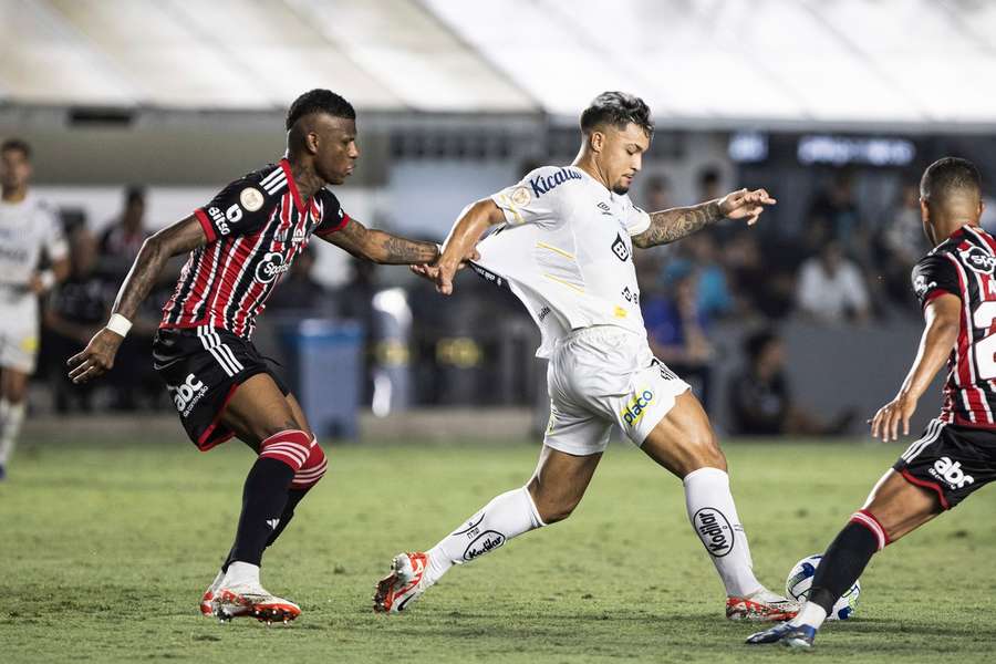 Caixinha salva um ponto nos descontos: RB Bragantino empata Botafogo (2-2)