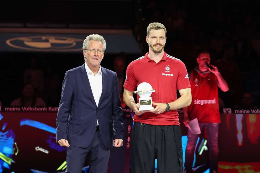 Andreas Obst ist von der BBL als MVP gekürt worden. Andreas Obst ist von der BBL als MVP gekürt worden.