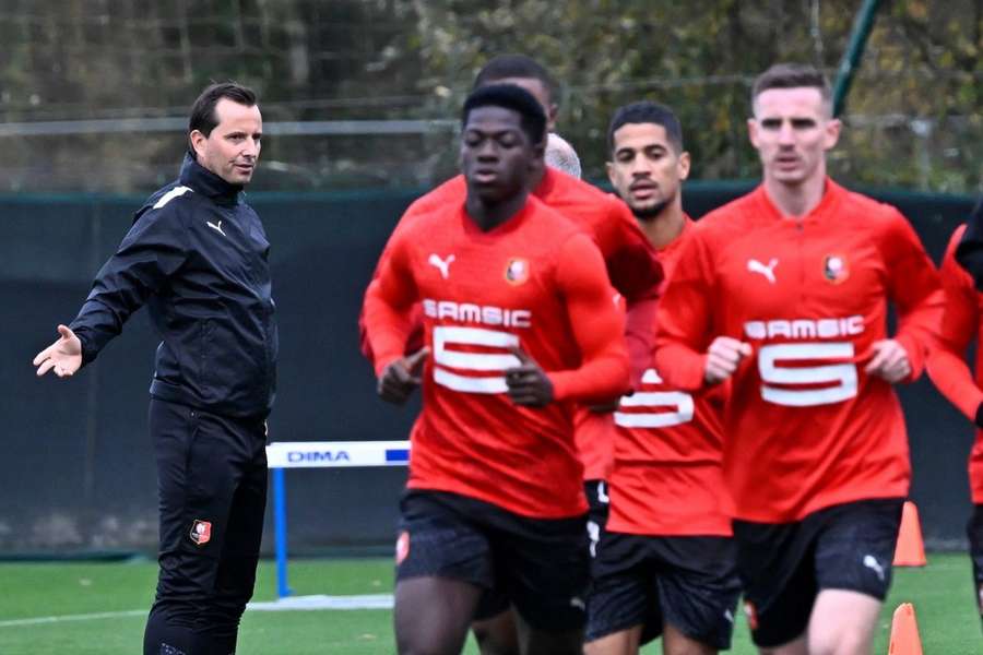 Julien Stéphan et ses hommes à l'entraînement.