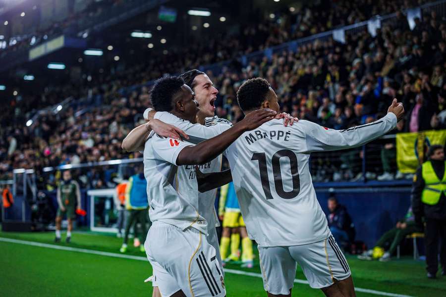 Die Madrilenen übernachten an der Tabellenspitze. Die Madrilenen übernachten an der Tabellenspitze.