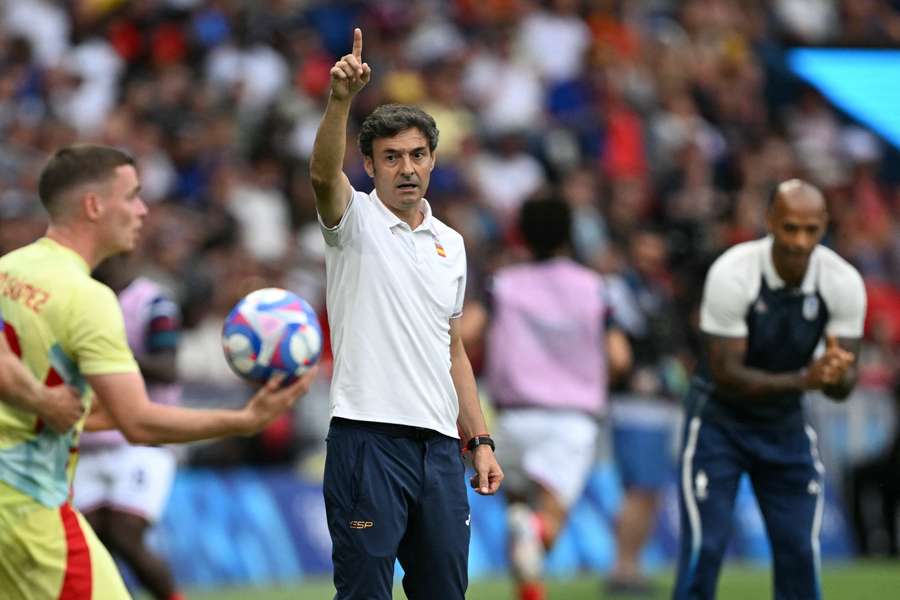 Santi Denia, dando instrucciones durante la final 