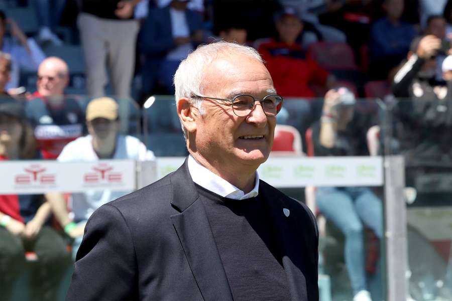 Claudio Ranieri in panchina durante Cagliari-Lecce