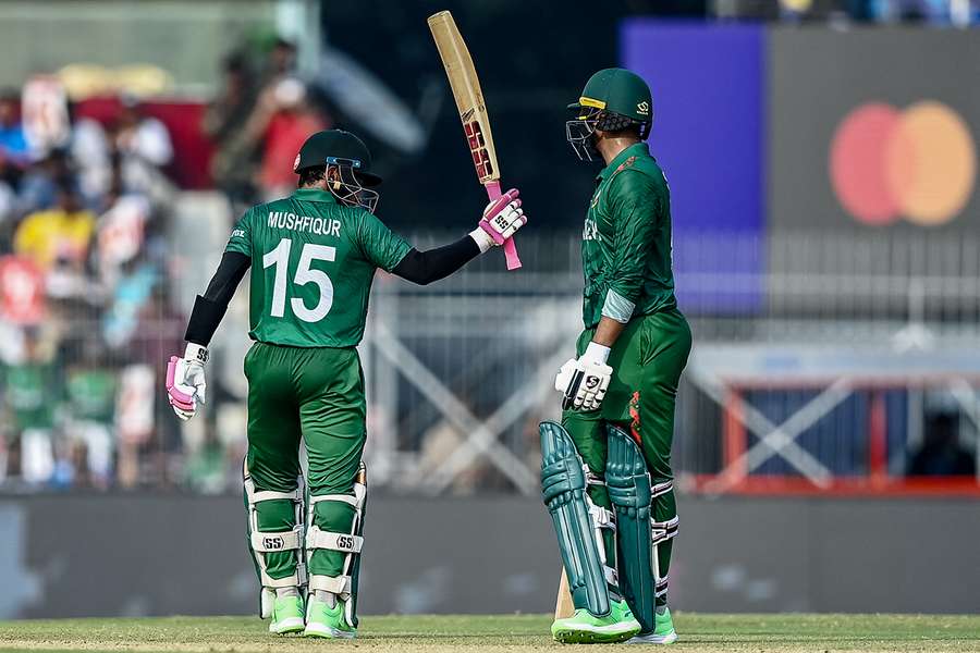 Mushfiqur leads Bangladesh to 245-9 against New Zealand in World Cup