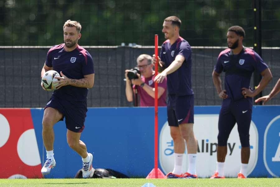 Luke Shaw (L) op de training van dinsdag