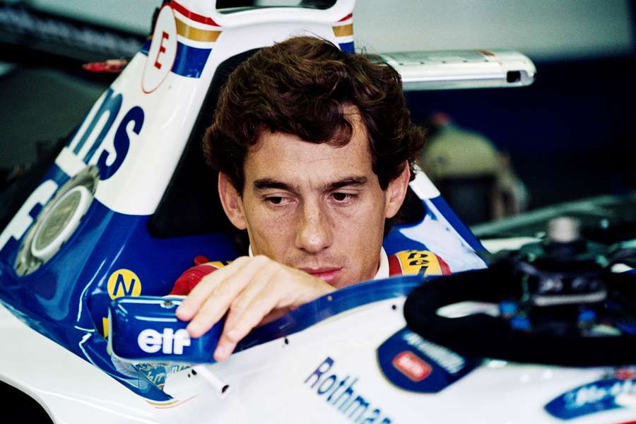 Senna no carro da Williams antes do GP de San Marino