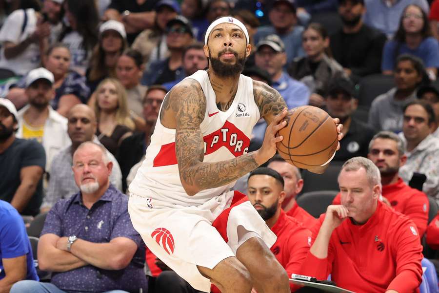 Brandon Ingram squares up to shoot