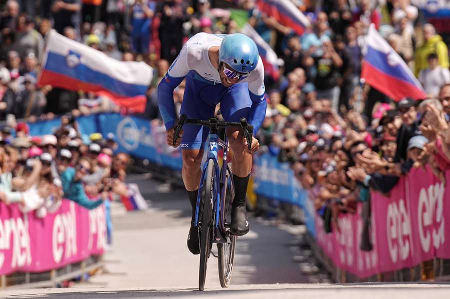 Matthews op weg naar zijn ritzege in de Giro d'Italia