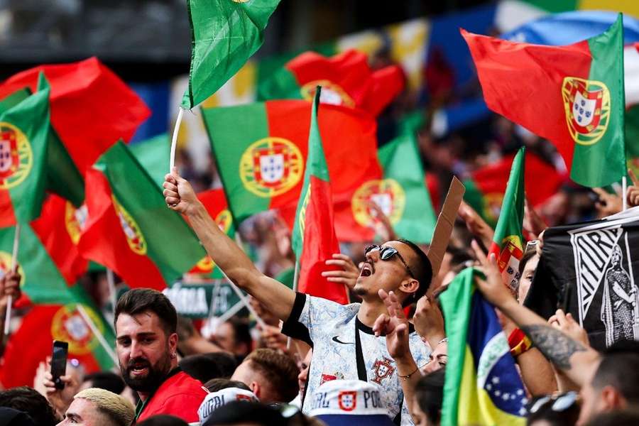 Adeptos portugueses têm marcado presença nos estádios