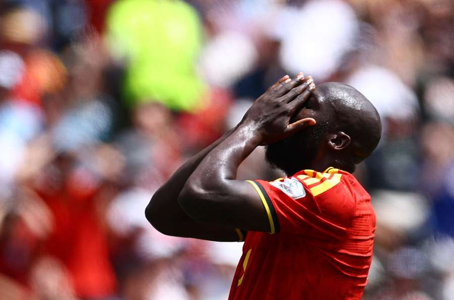 Lukaku si rammarica dopo il gol sbagliato Lukaku si rammarica dopo il gol sbagliato