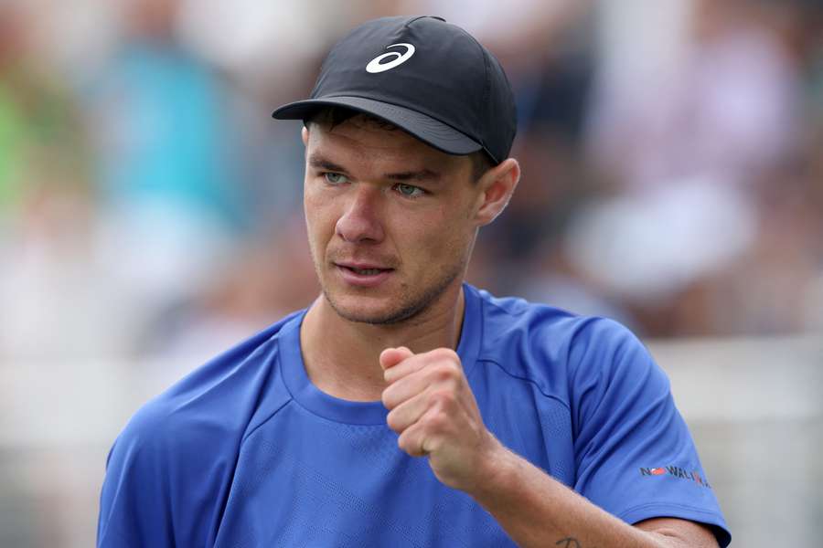 Tenis Flash: Majchrzak z cennym zwycięstwem w Szanghaju. Poznamy półfinalistki w Pekinie