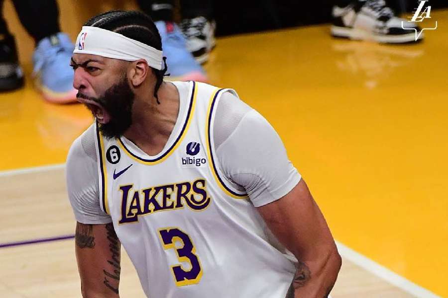 Sem LeBron James, Anthony Davis comanda vitória dos Lakers sobre