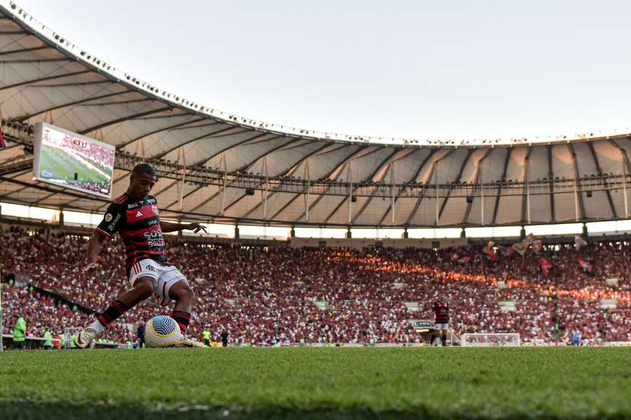 Flamengo lotou o Maracanã neste sábado (11)