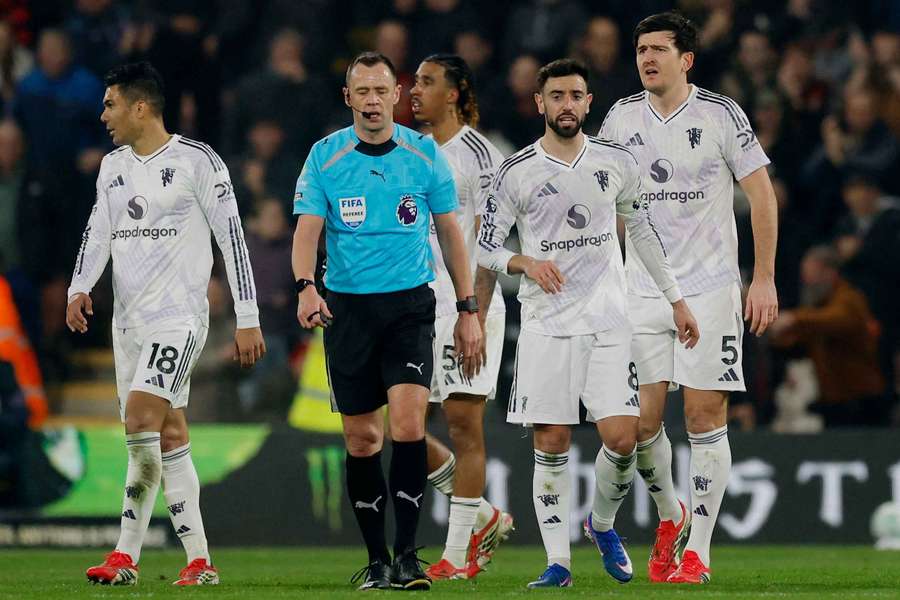 Hráči United nemôžu byť spokojní. Hráči United nemôžu byť spokojní.