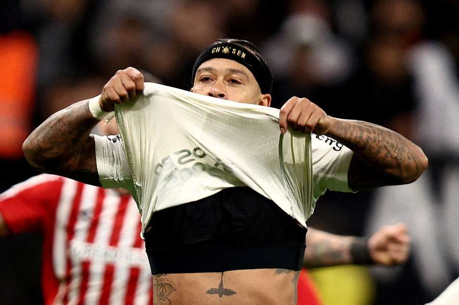 Memphis em ação pelo Timão em jogo da Libertadores