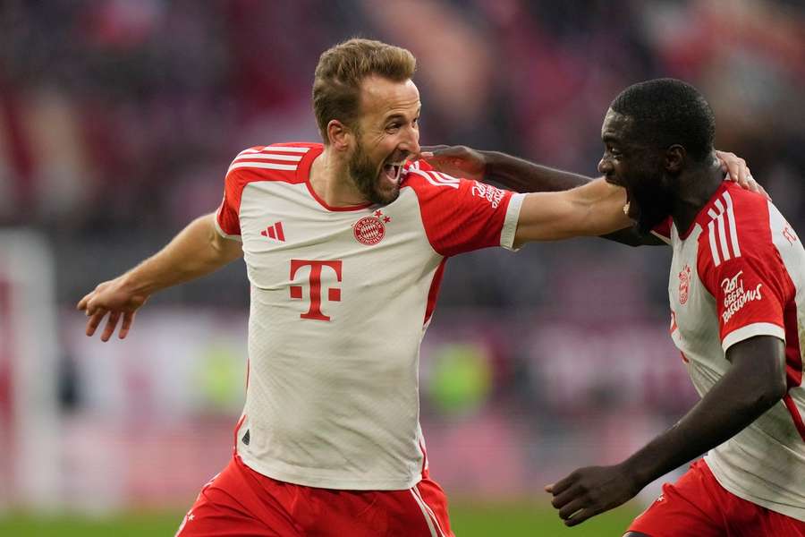 Harry Kane scored two first-half goals as Bayern Munich beat promoted Heidenheim