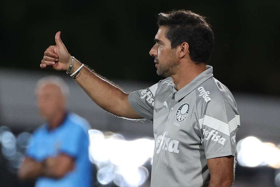 O treinador palmeirense escalou um time misto no Bruno José Daniel