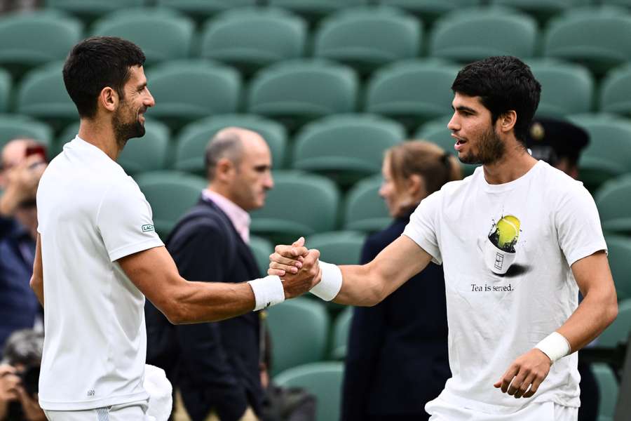 Alcaraz e Djokovic, duelo de gerações na final de Wimbledon