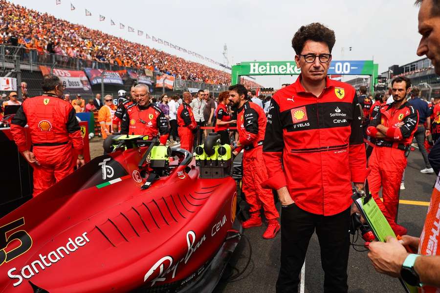 Šéf Ferrari Binotto po chaotické VC Nizozemska: Nikoho měnit nebudeme, máme skvělé lidi