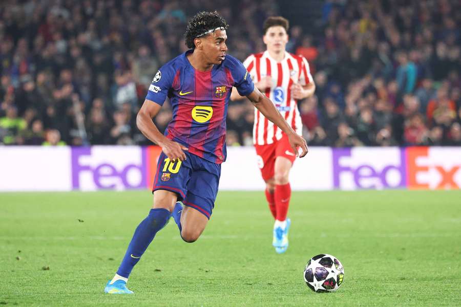 Lamine Yamal, do Barcelona, durante jogo contra o Atlético de Madrid pela Champions League. 