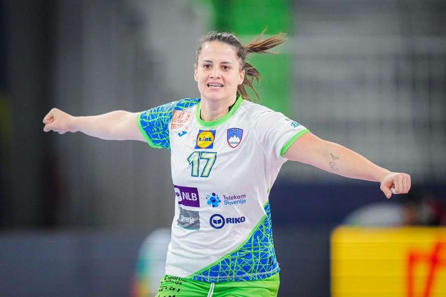 Natasa Ljepoja în tricoul naționalei Sloveniei