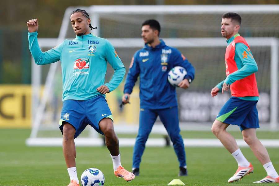 João Pedro pode ganhar chance de Ancelotti 