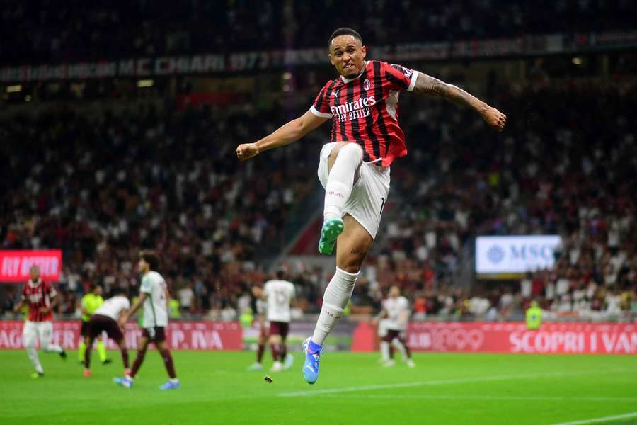 Noah Okafor de la AC Milan sărbătorește golul marcat împotriva lui Udinese