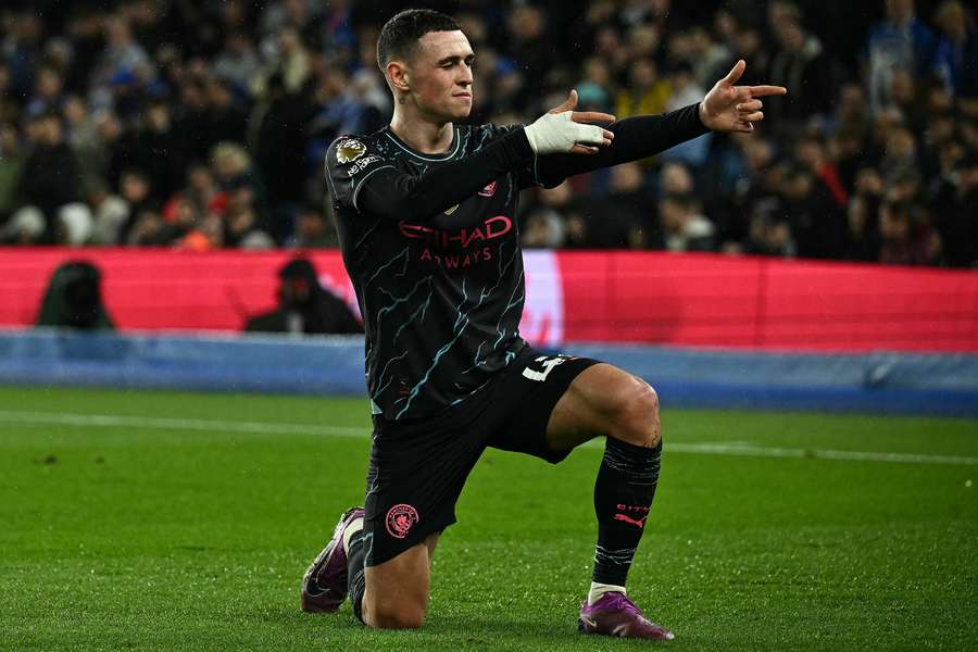 On-fire Foden helps Manchester City batter Brighton to keep up title tilt