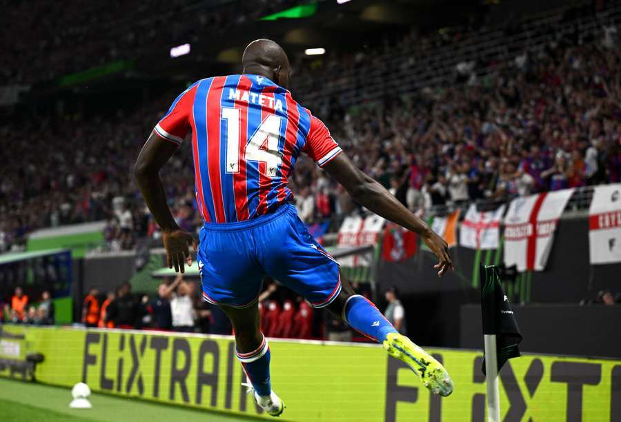 Mateta performte nach dem Tor des Tages seinen berühmten Eckfahnen-Kick Mateta performte nach dem Tor des Tages seinen berühmten Eckfahnen-Kick