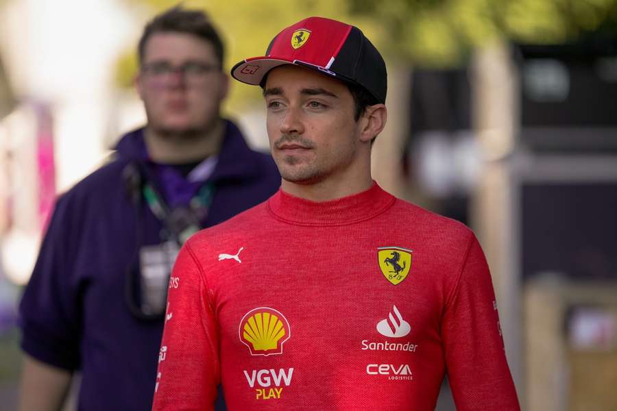 Charles Leclerc zažívá prachmizerný vstup do sezony