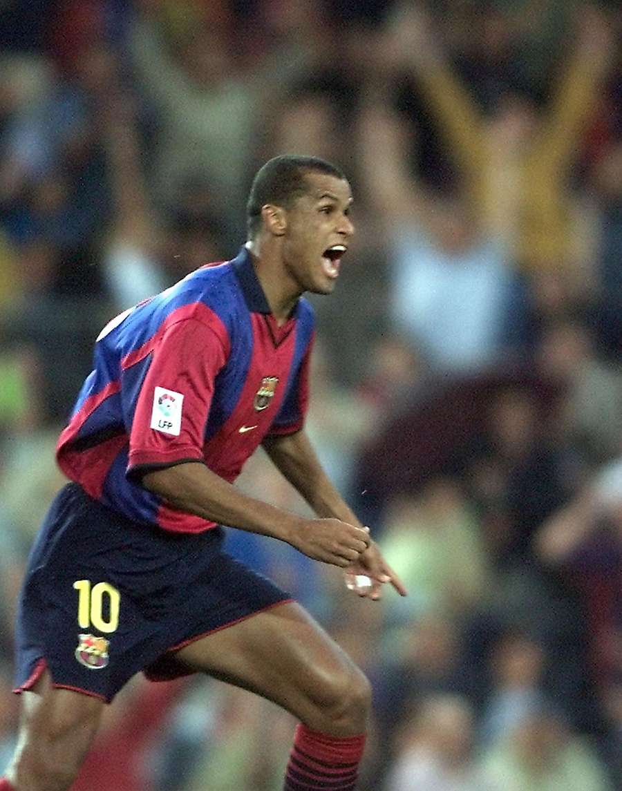 Rivaldo, artilheiro em ano histórico com o Barcelona
